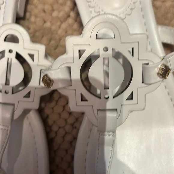 Crown & Ivy Sandals - Picture 3 of 5